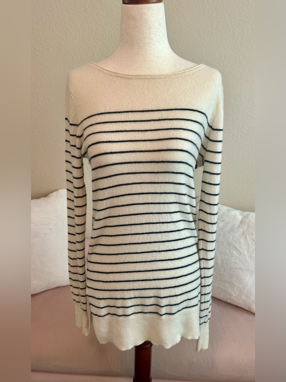 Club Monaco 100% Cashmere Black & Cream Stripe Lightweight Sweater Women’s Small